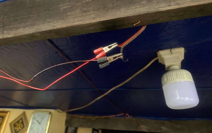 Cables with clips connecting a light bulb