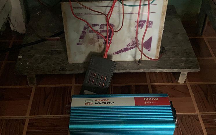 Battery and inverter connected by cables