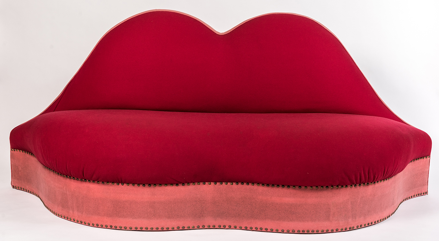 A photo of the sofa designed by Salvador Dali, showing Mae West's lips