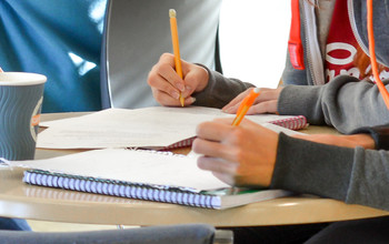 Students working in a cafe