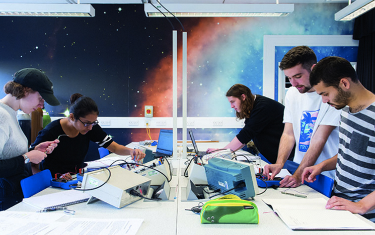 Students in a physics lab at the University of Sussex