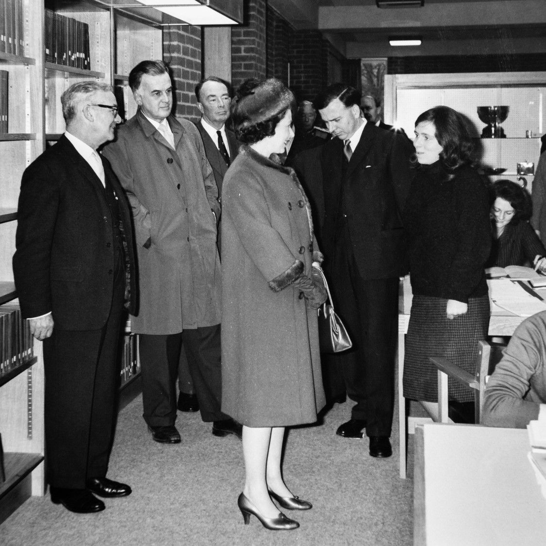 Her Majesty talks to students in the Library