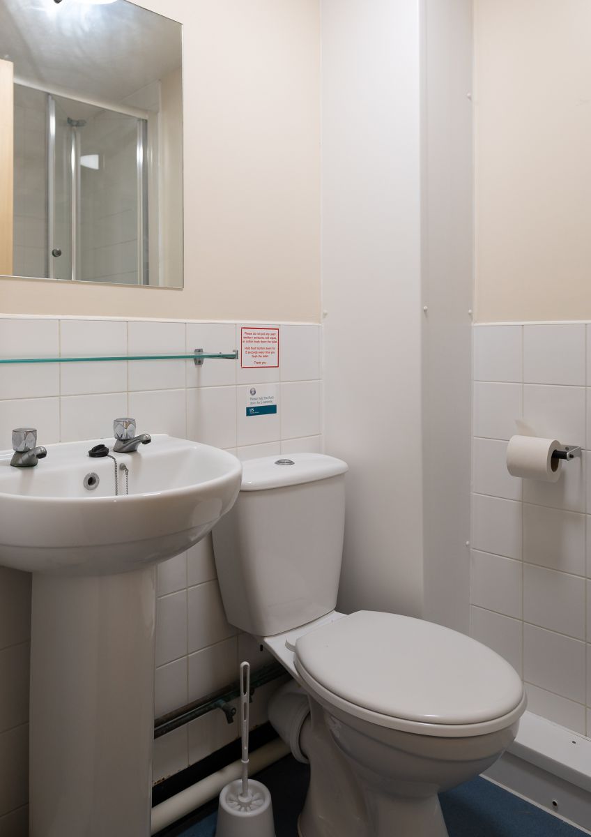 Stanmer Court en-suite bathroom