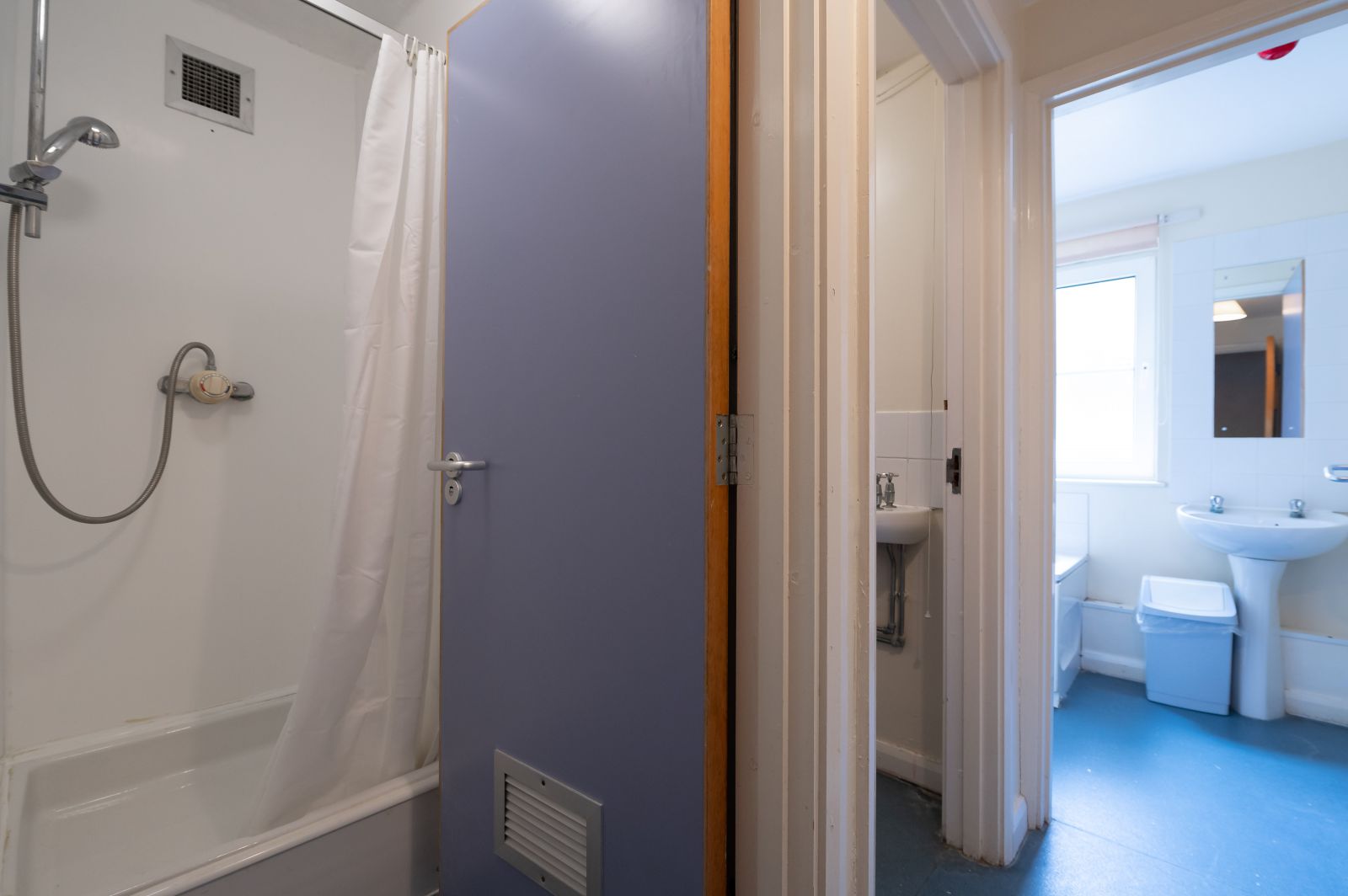 Lewes Court standard shower