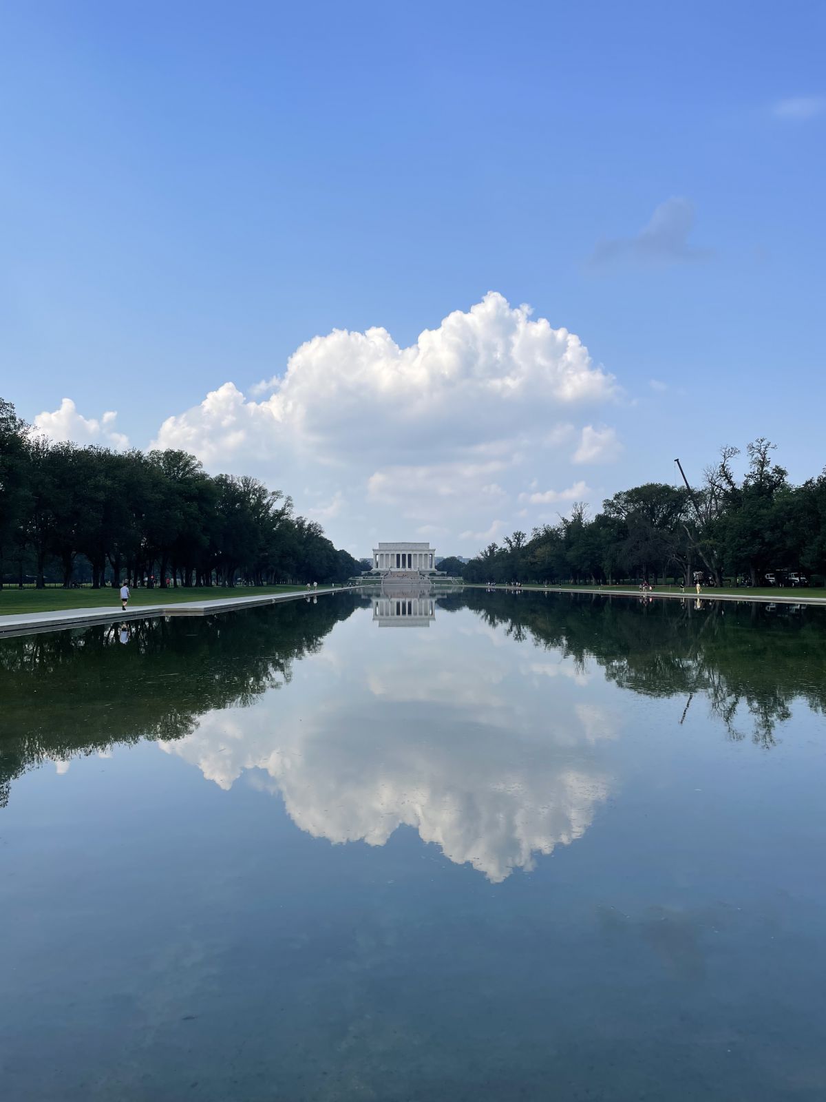The reflecting pool with Lincoln memorial in the background