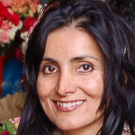 Image of Raminda Kauer in front of floral background