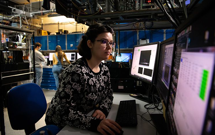 A student using a computer in the quantum technology lab