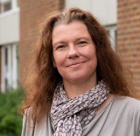 Headshot photo of Dr Lyndsay McLean