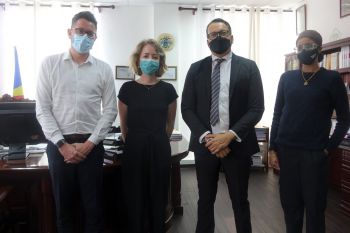 Prof Walters (left) visits the office of Seychelles Chief Justice, Ronny Govinden (second from right)