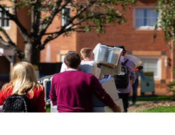 photo of students arriving on campus