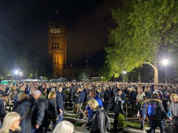 Queue for the Queen's lying-in-state. Photo credit: Sara Vestergren