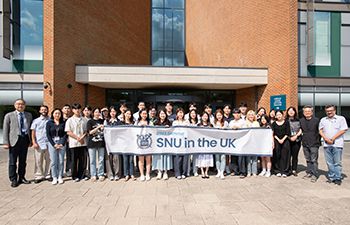 SNU summer school student group photo standing outside Jubilee with academics from the Business School